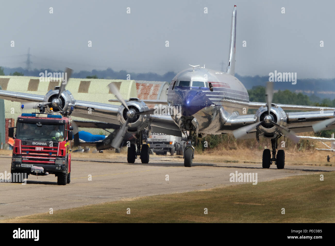 Https://en.wikipedia.org/wiki/Douglas DC-6 il Douglas DC-6 è un pistone-powered aereo di linea e il trasporto aereo costruito dalla Douglas Aircraft Company Foto Stock