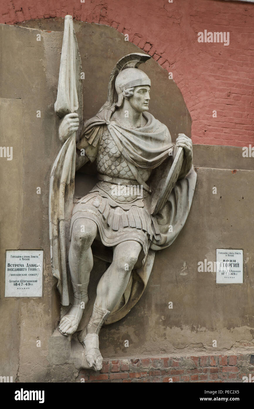 Saint George. Originale statua in marmo da scultore russo Nikolai Ramazanov (1847-1849) dalla Cattedrale di Cristo Salvatore, ora sul display nel monastero Donskoy di Mosca, Russia. Foto Stock