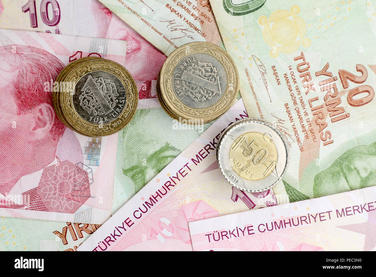 Varie La Lira turca di banconote e monete mazzetto Foto Stock