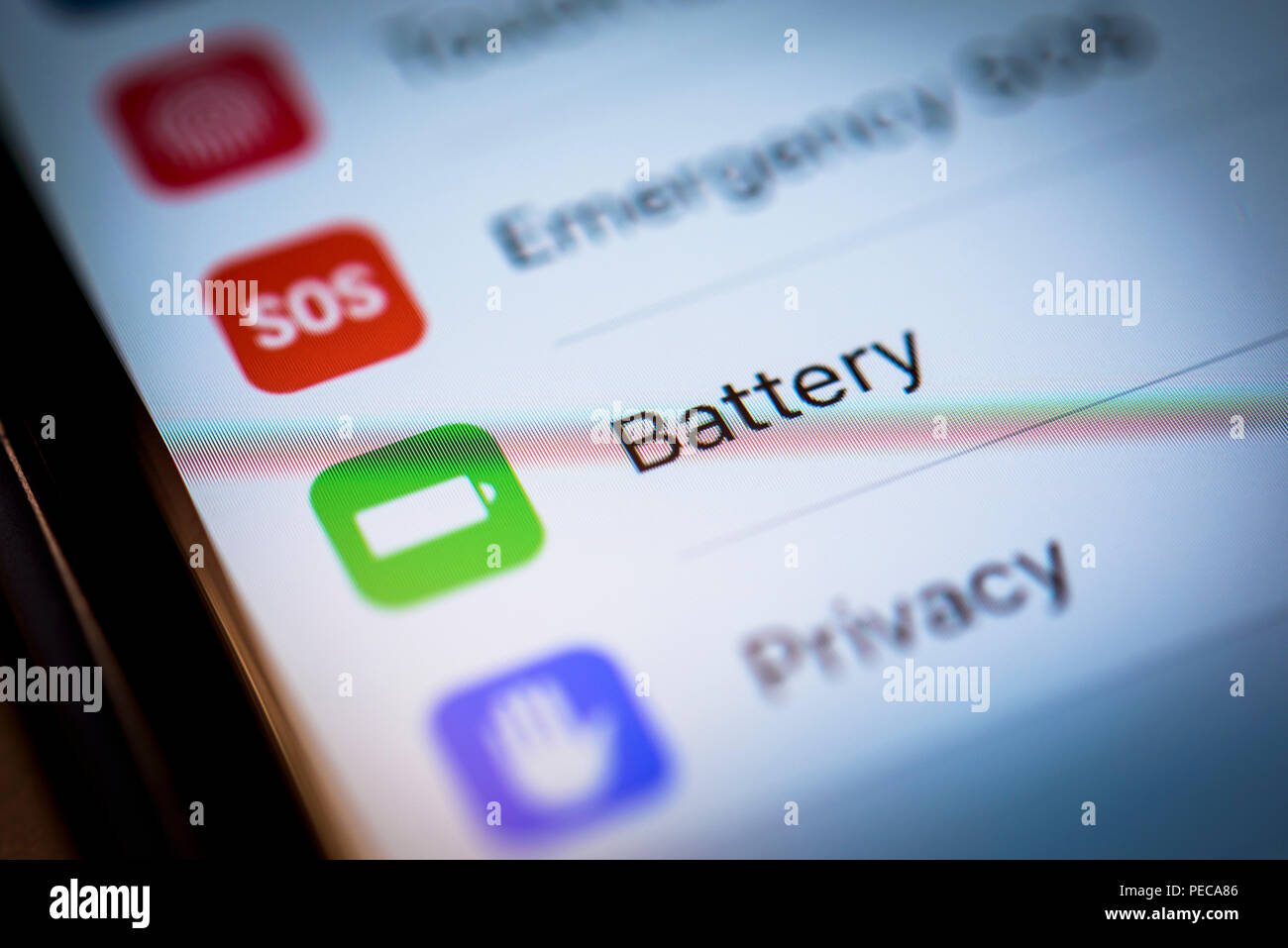 Impostazioni della batteria viene visualizzato un iPhone, iOS, smartphone, display close-up, dettaglio, Germania Foto Stock