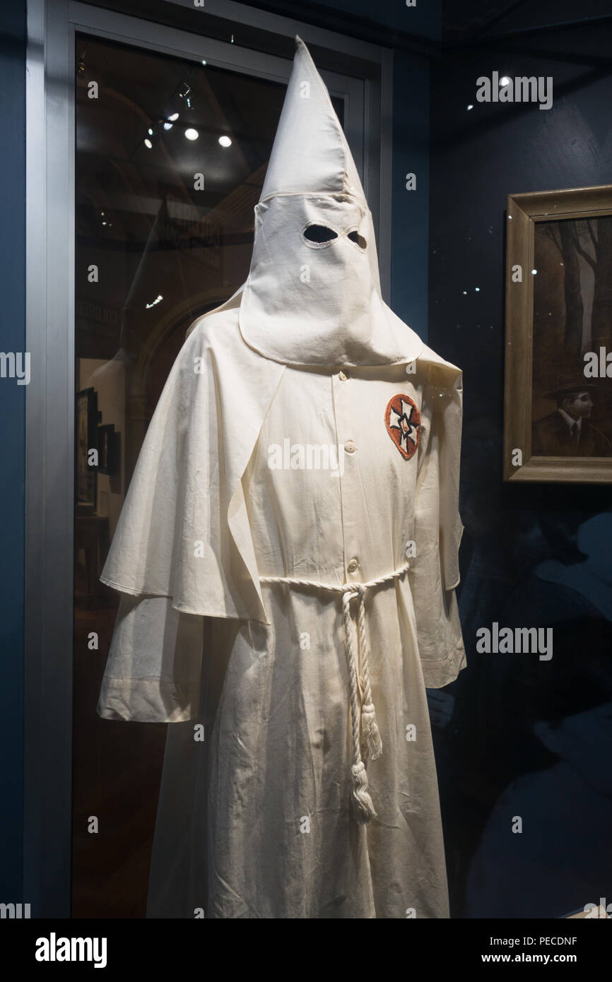 Klu Klux Klan robe sul display come una parte del 'con libertà e giustizia per tutti" presentano presso la Henry Ford Museum, Dearborn, Michigan. Foto Stock