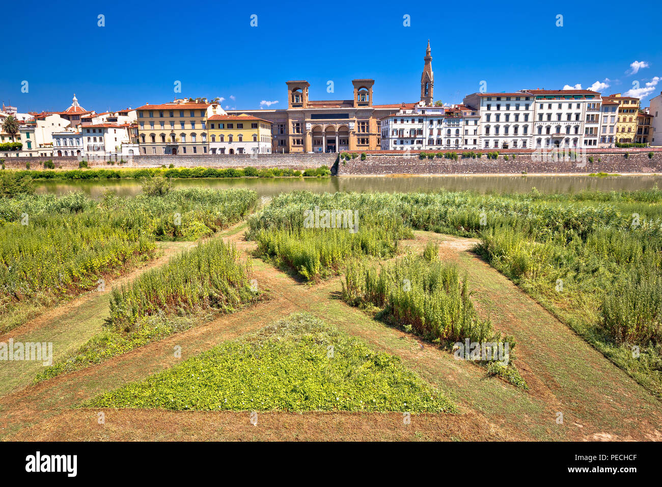 Fiume Arno waterfront di Firenze vista panoramica, Regione Toscana Italia Foto Stock