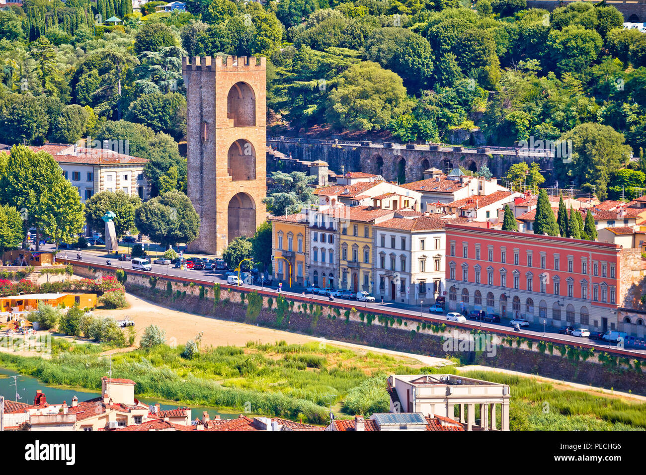Torre di San Niccolo sul fiume Arno waterfront di Firenze, Regione Toscana Italia Foto Stock