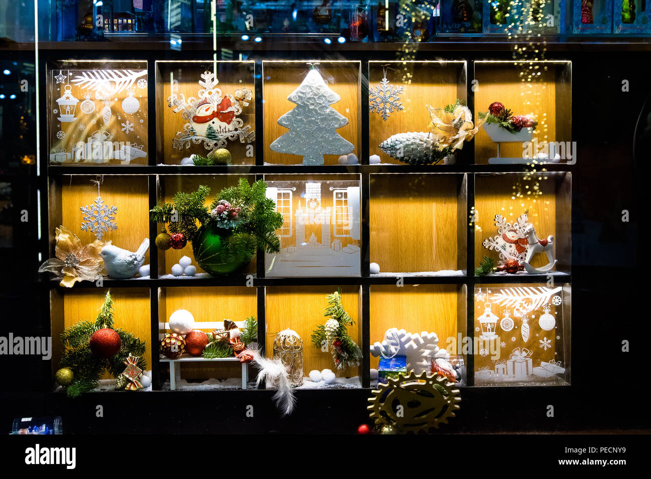 Natale vetrina del negozio. Mercato. Nuovo anno. Mosca. Foto Stock