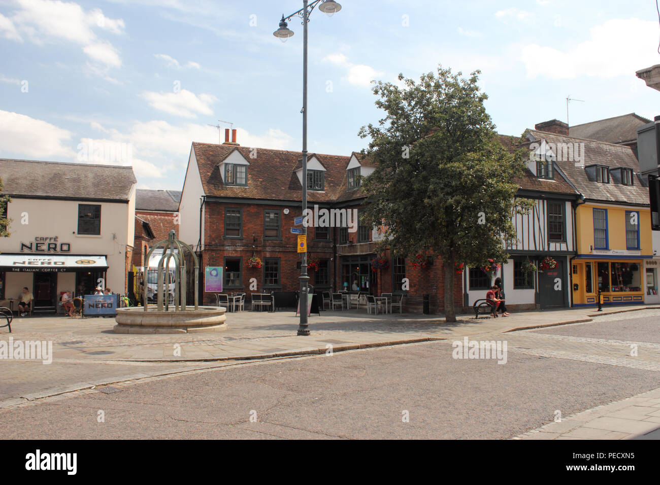 Luogo di Mercato / Salisbury Square, Hertford Town Center, Hertfordshire, Regno Unito. Foto Stock