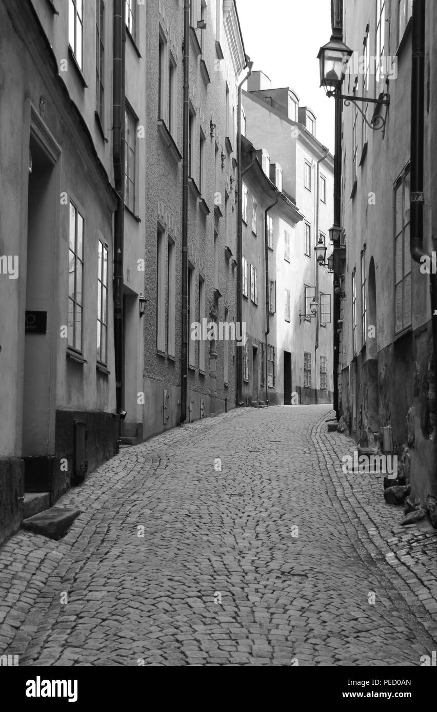 Strada di ciottoli nella città vecchia di Stoccolma, la capitale della Svezia. Foto Stock