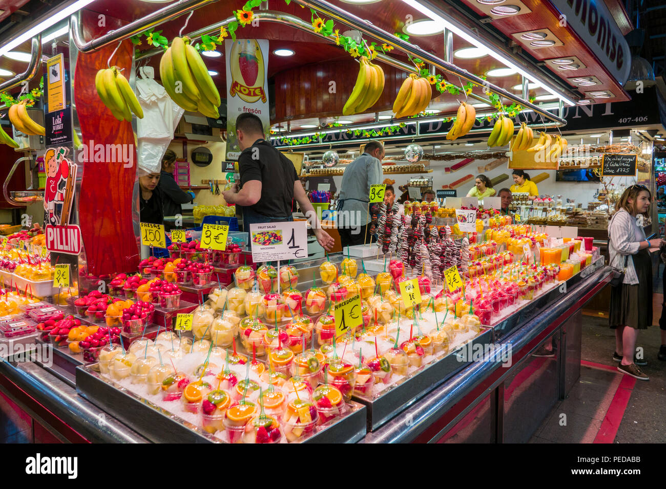 Barcellona Spagna cosmopolita capitale della Spagna Catalogna, è noto per la sua arte e architettura il famoso San Giuseppe mercato alimentare - distric Foto Stock