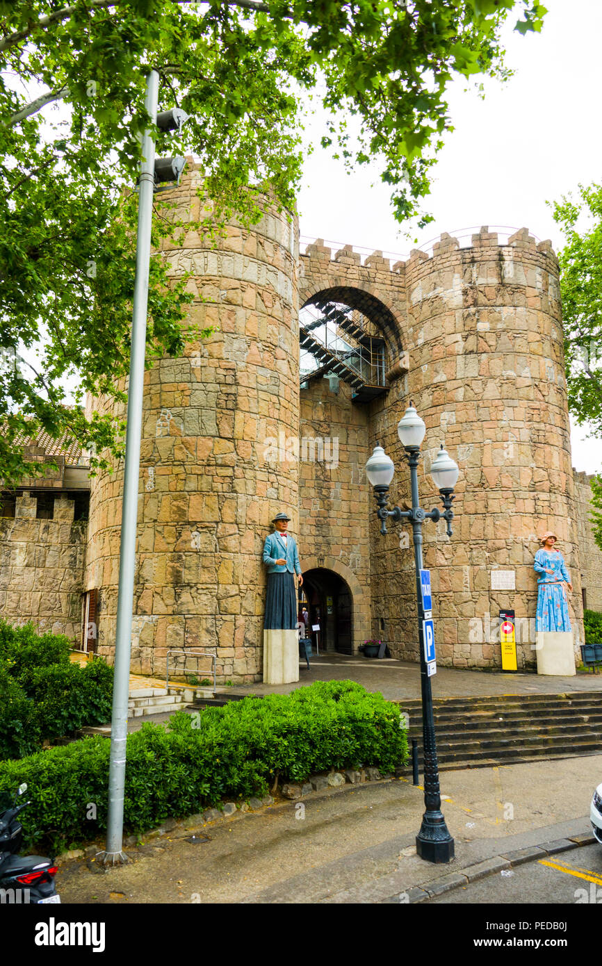 Barcellona Spagna cosmopolita capitale della Spagna Catalogna, è noto per la sua arte e architettura. Il fantastico Sagrada Família chiesa un Foto Stock