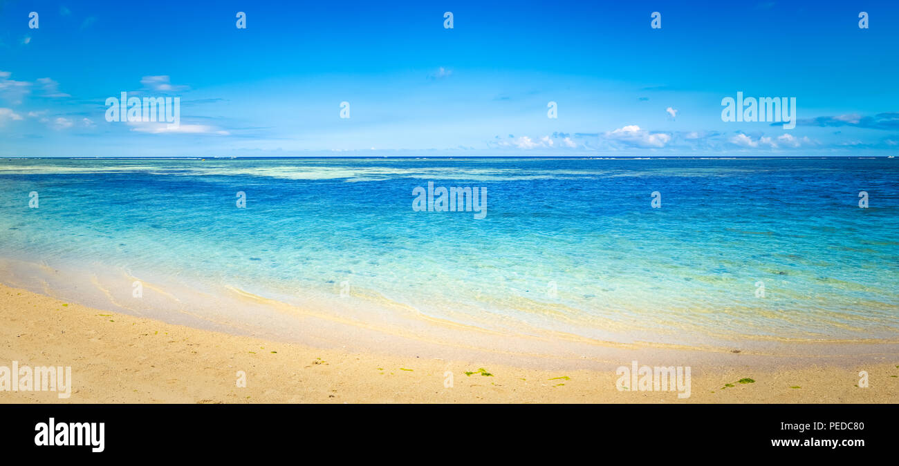 Tropical sabbiosa spiaggia di Wolmar in giornata di sole. Bellissimo paesaggio. Panorama. Maurizio Foto Stock
