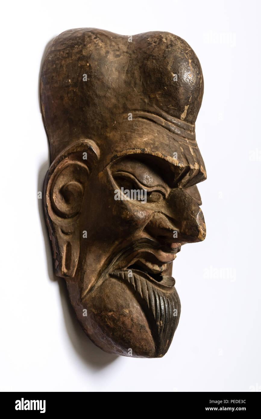 Antike Maske aus Holz, Ozeanien, von der Seite Foto Stock