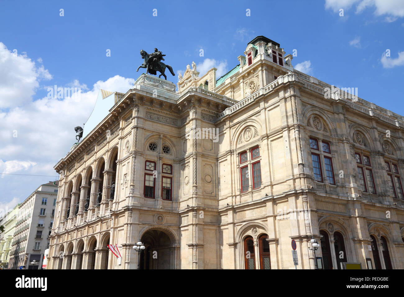 Vienna, Austria - National Opera House (Staatsoper). Il centro storico è un sito Patrimonio Mondiale dell'UNESCO. Foto Stock