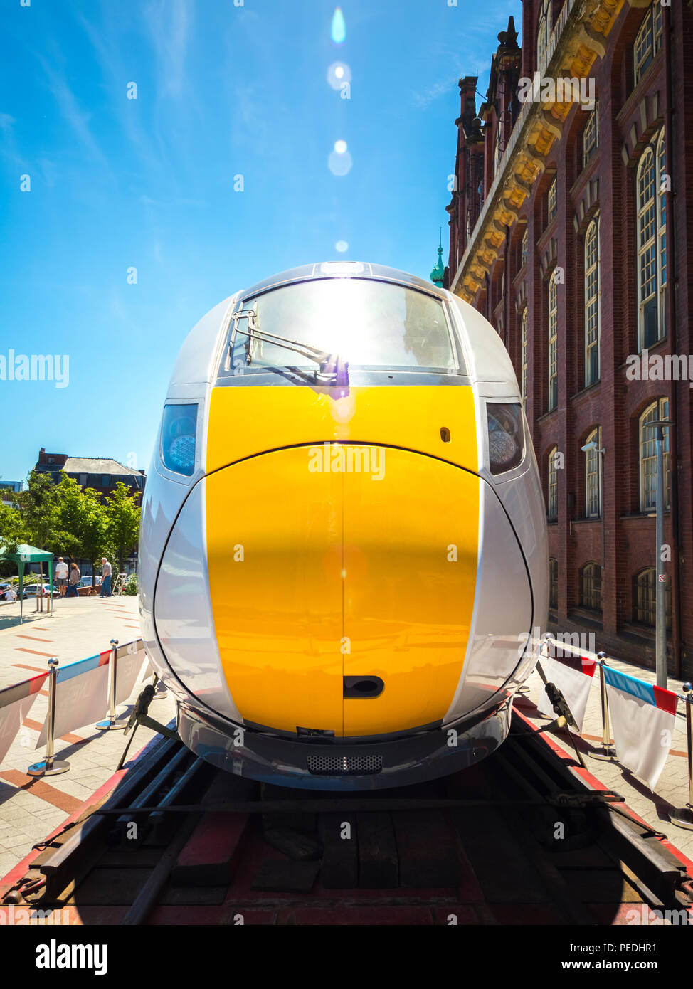 Hitachi Azuma locomotiva al di fuori della Discovery Museum in Newcastle upon Tyne. Foto Stock