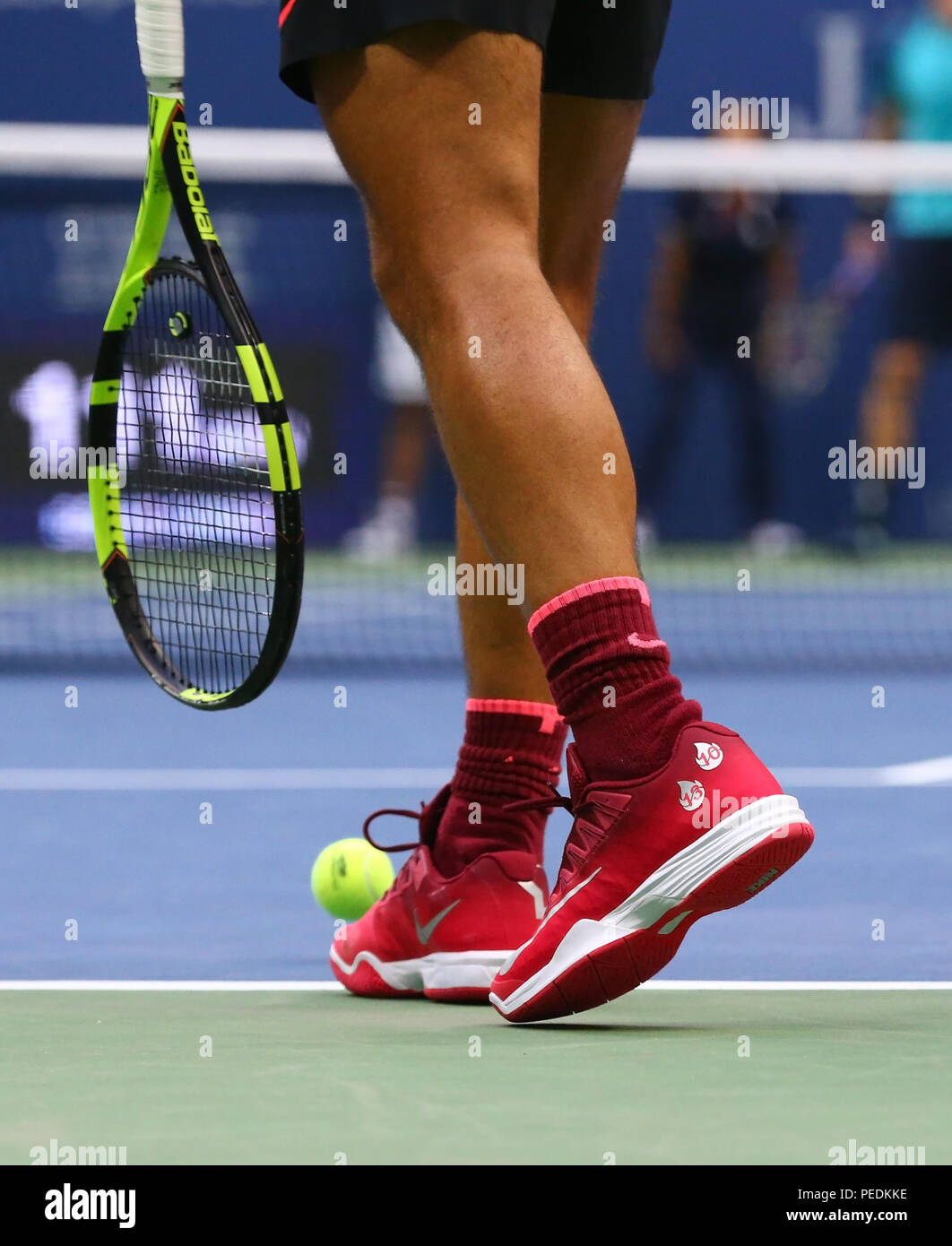 Grand Slam campione Rafael Nadal di Spagna indossa personalizzati Nike  scarpe da tennis durante l'US Open 2017 partita finale Foto stock - Alamy
