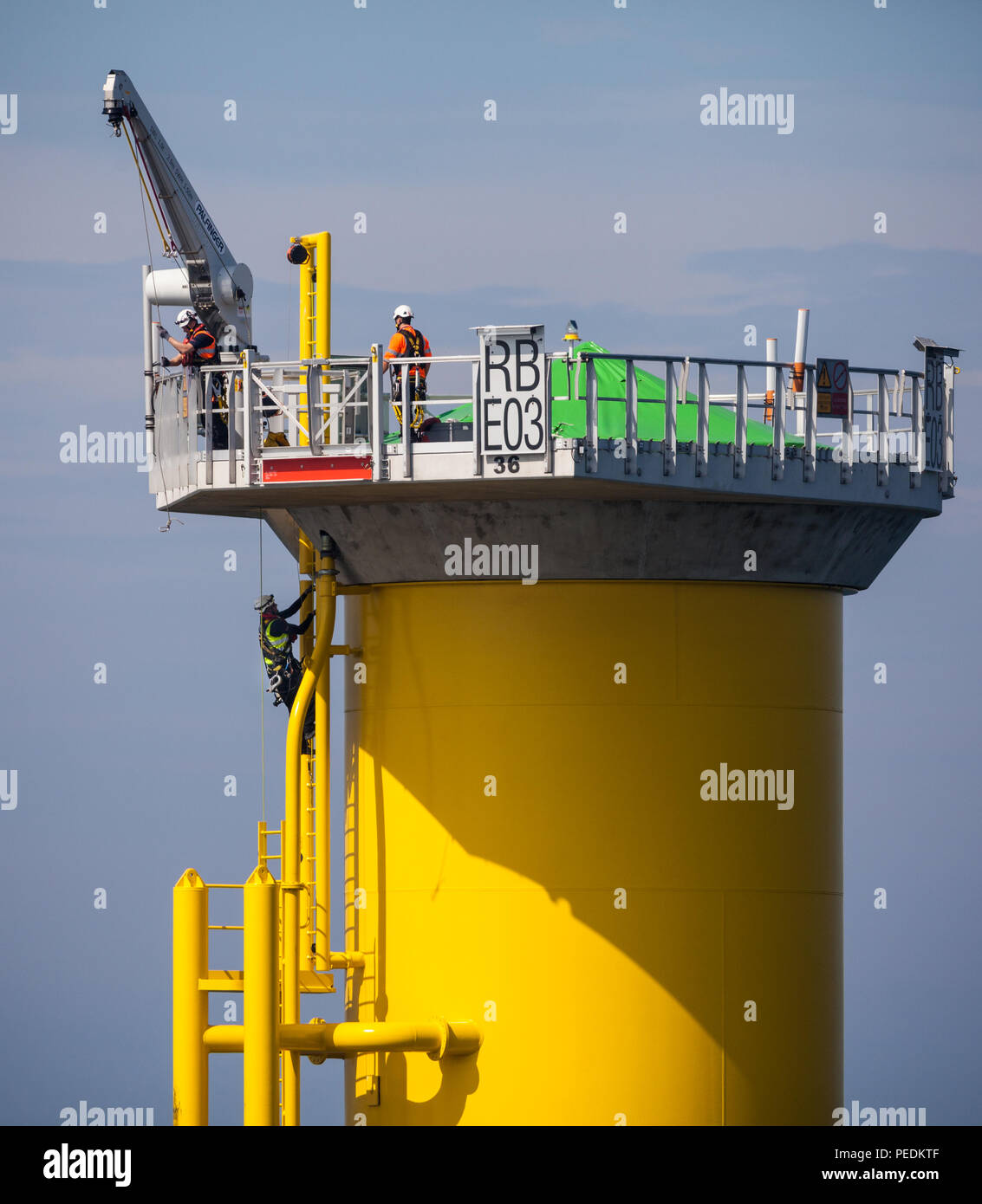 Seacat malizia di trasferimento dei lavoratori sul pezzo di transizione E03 sulla banca di Gara Offshore Wind Farm nella parte meridionale del Mare del Nord Regno Unito Foto Stock