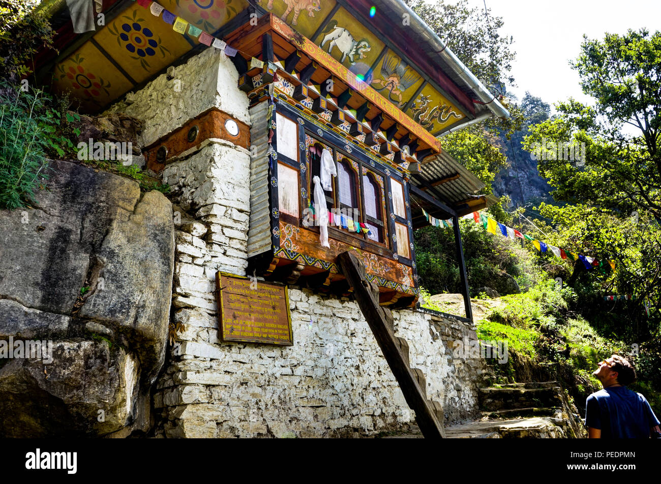 Foto scattata in Bhutan e mostra una cultura unica e reiligion. Foto Stock