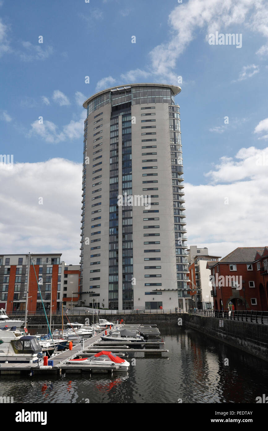 The Tower at Meridian Quay Swansea Marina Waterfront SA1, edificio più alto del Galles nel Regno Unito, alto edificio residenziale a torre Foto Stock