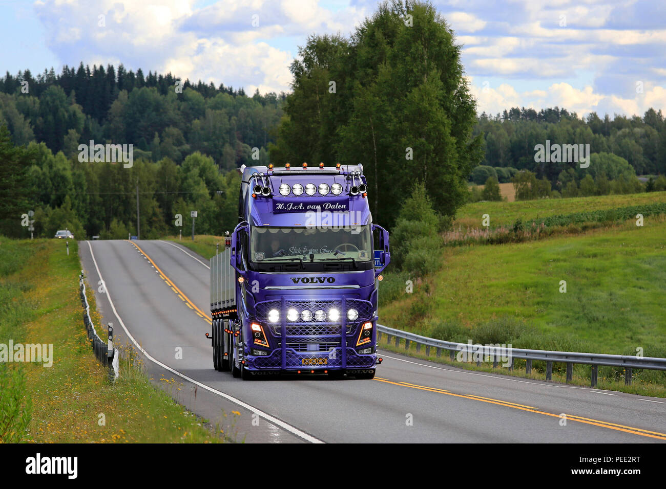 IKAALINEN, Finlandia - 10 agosto 2017: splendidamente personalizzato Volvo FH16 750 di H.J.A. Van Dalen sulla strada di ritorno dal carrello di alimentazione mostra 2018, Finlandia. Foto Stock