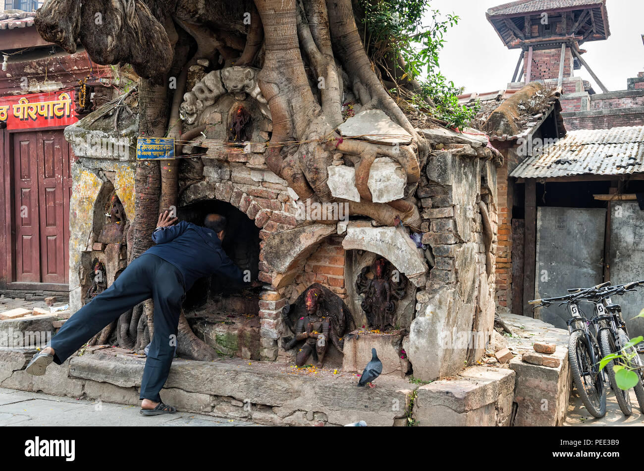 Struttura indù santuario di strada intorno a Kathmandu Durbar Square, Nepal - Albero indù santuario in Nepal la capitale Kathmandu. Foto Stock