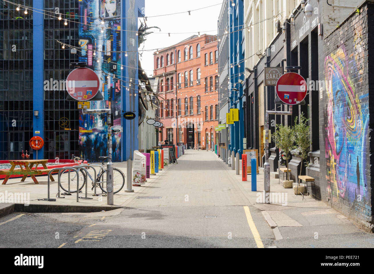 La crema pasticcera in fabbrica Gibb Street, Digbeth, Birmingham che è conosciuta come il quartiere creativo ed è la patria di molti artisti Foto Stock
