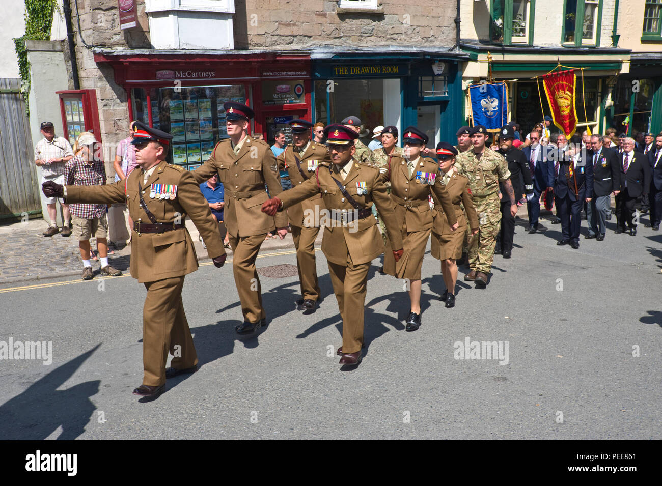 La seconda guerra mondiale un evento commemorativo parade a Hay-on-Wye Powys Wales UK Foto Stock