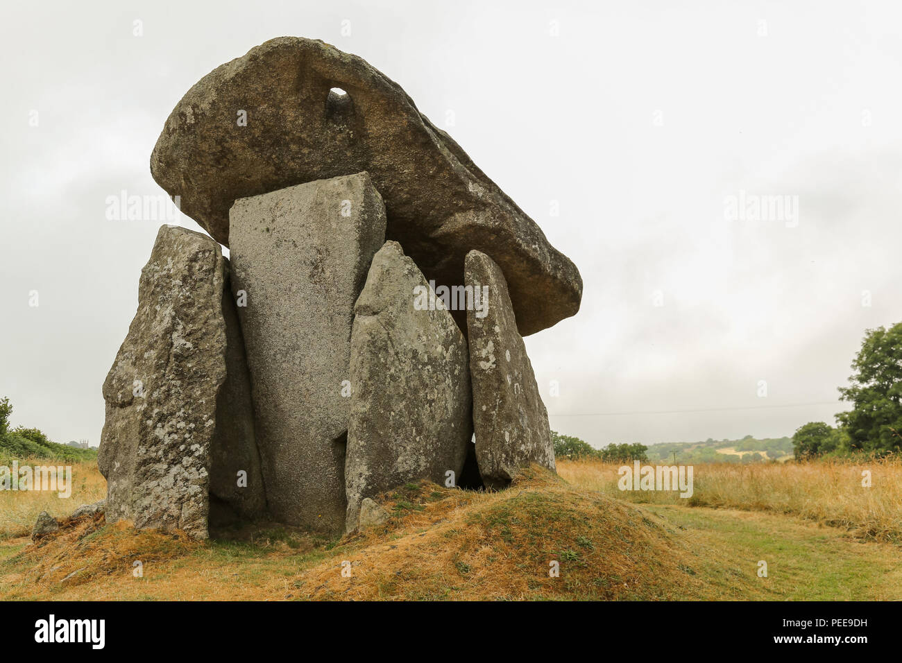 Quoit Trethevy pietre vicino San Cleer in Cornovaglia, Inghilterra, è un rituale e cerimoniale di ritrovo con montante pietre, dal Neolitico data. Phot t Foto Stock