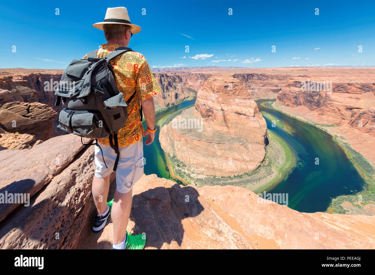 Turisti in curva a ferro di cavallo in punto di vista Foto Stock