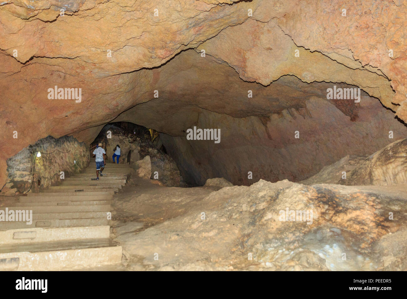 Persone in tour di Cuevas Bellamar Grotte, 1.5km grotta sotterranea di sistema e di attrazione turistica vicino a Matanzas, Cuba Foto Stock