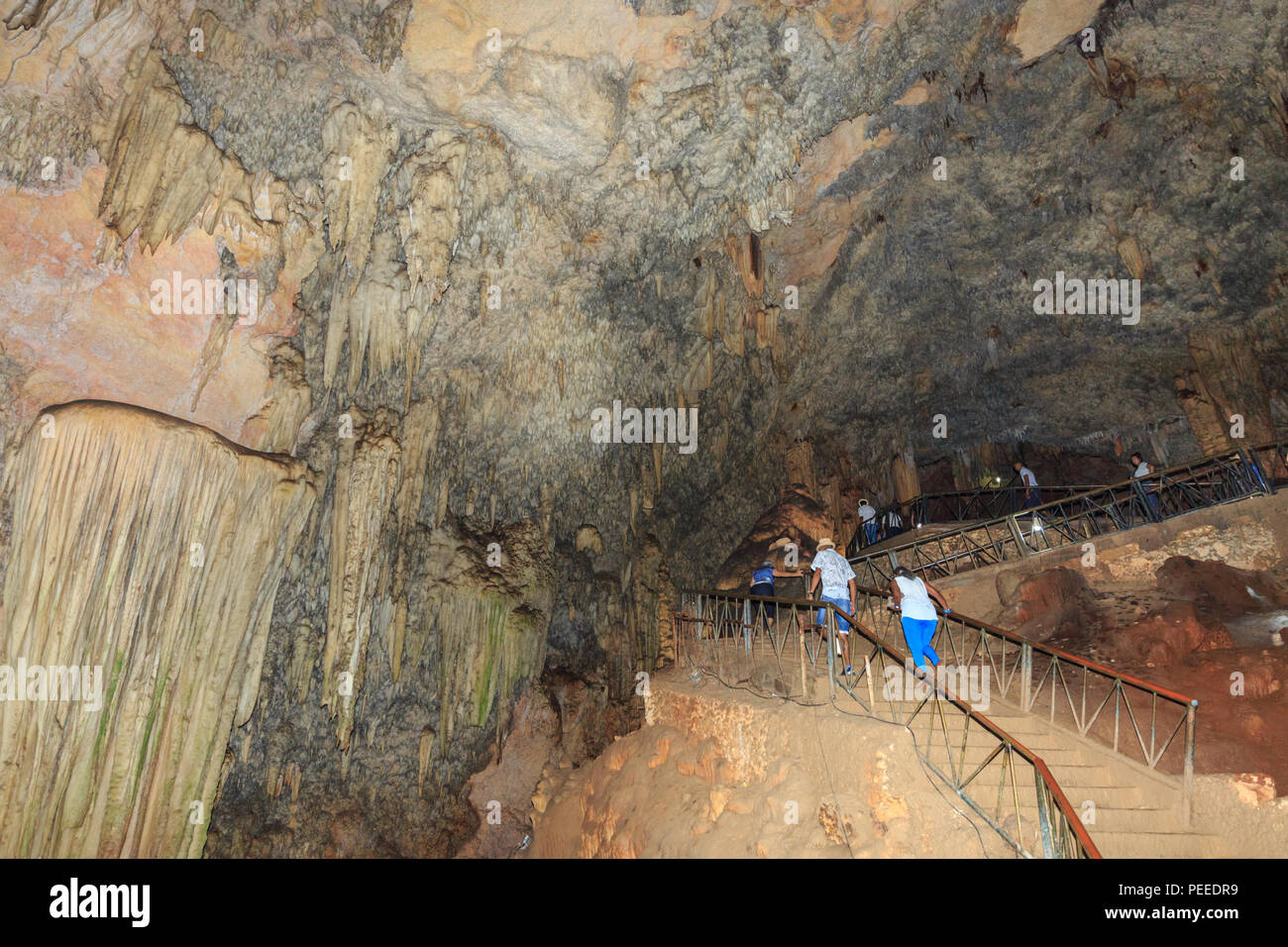 Persone in tour di Cuevas Bellamar Grotte, 1.5km grotta sotterranea di sistema e di attrazione turistica vicino a Matanzas, Cuba Foto Stock