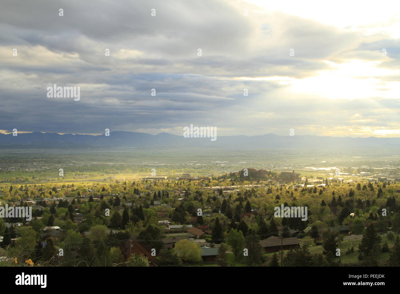 Il sole sorge su Carroll College, Helena, Montana, Stati Uniti Foto Stock