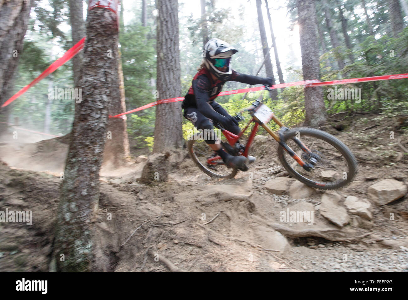 Kris Kovarik (AUS) racing il profondo in pista al Crankworx Garbanzo DH evento, Whistler, BC, Canada. Kovarik quinto posto. Agosto 14, 2018. Foto Stock