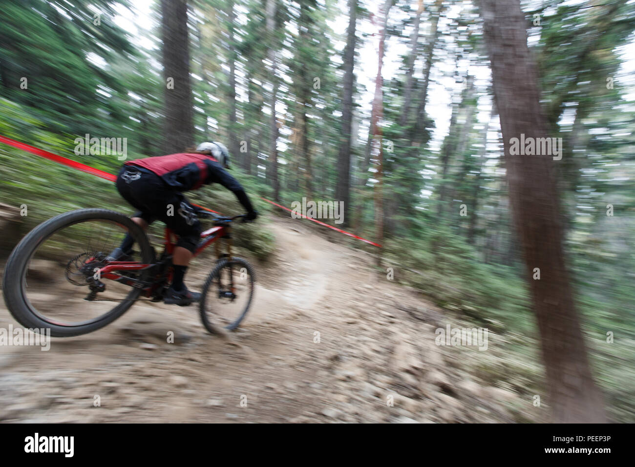 Kris Kovarik (AUS) racing il profondo in pista al Crankworx Garbanzo DH evento, Whistler, BC, Canada. Kovarik quinto posto. Agosto 14, 2018. Foto Stock