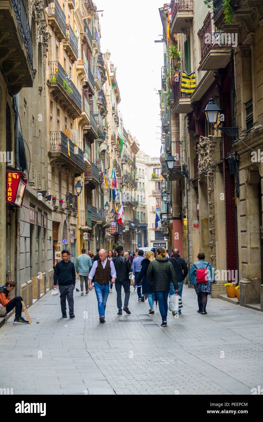 Barcellona Spagna cosmopolita capitale della Spagna Catalogna, è noto per la sua arte e architettura. Il fantastico Sagrada Família chiesa un Foto Stock