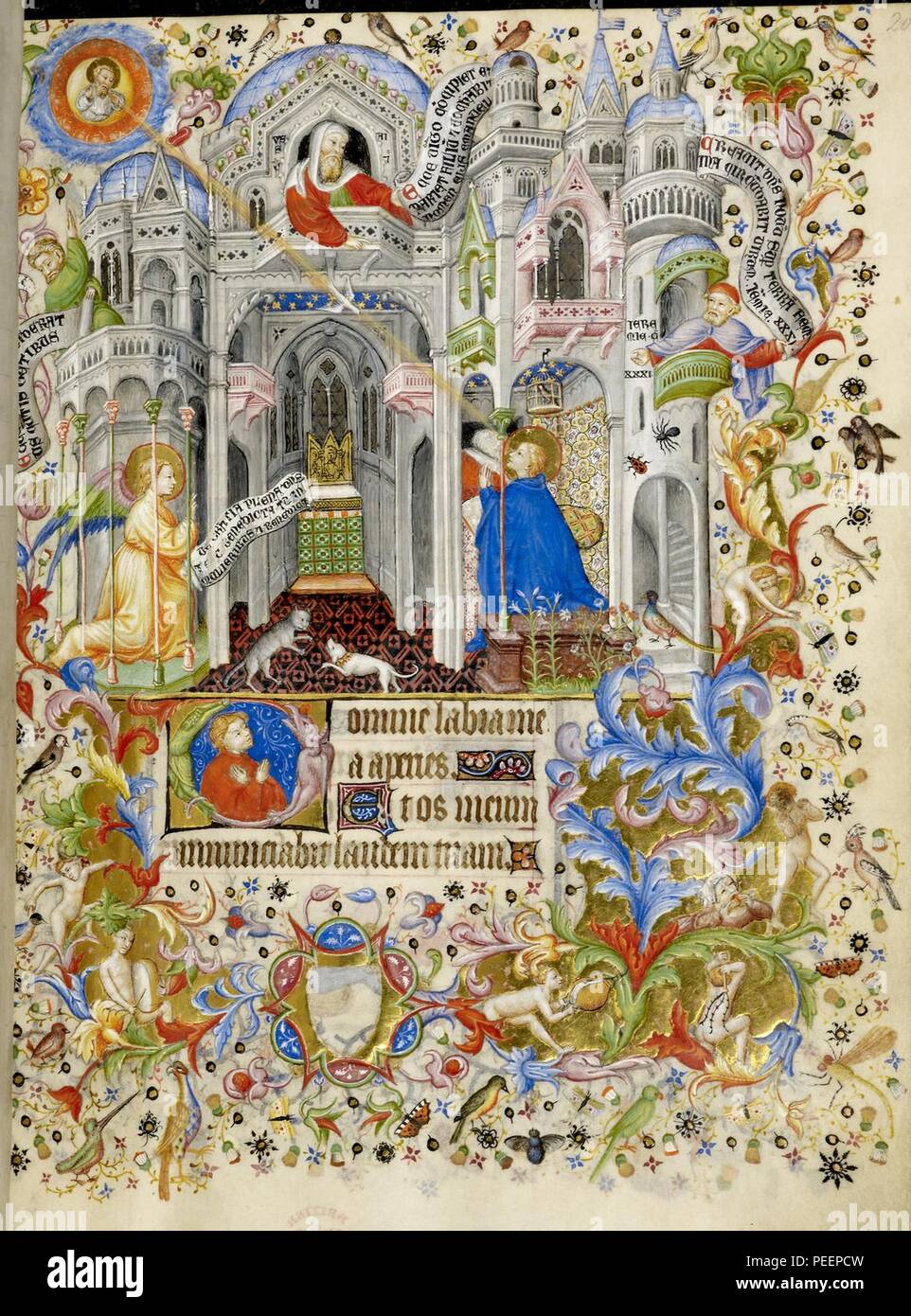 Libro d Ore - didascalia  'l'Annunciazione; un gatto e un cane giocare in primo piano; abitata iniziale e Bordo decorato con fogliame, uccelli e figure" Foto Stock
