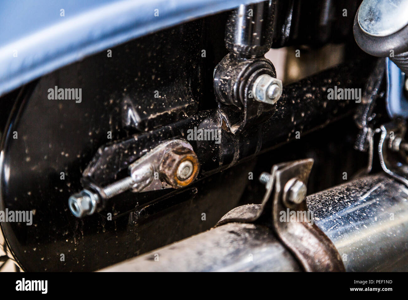 Vecchio vintage retrò motociclo il tubo di scarico da vicino Foto Stock
