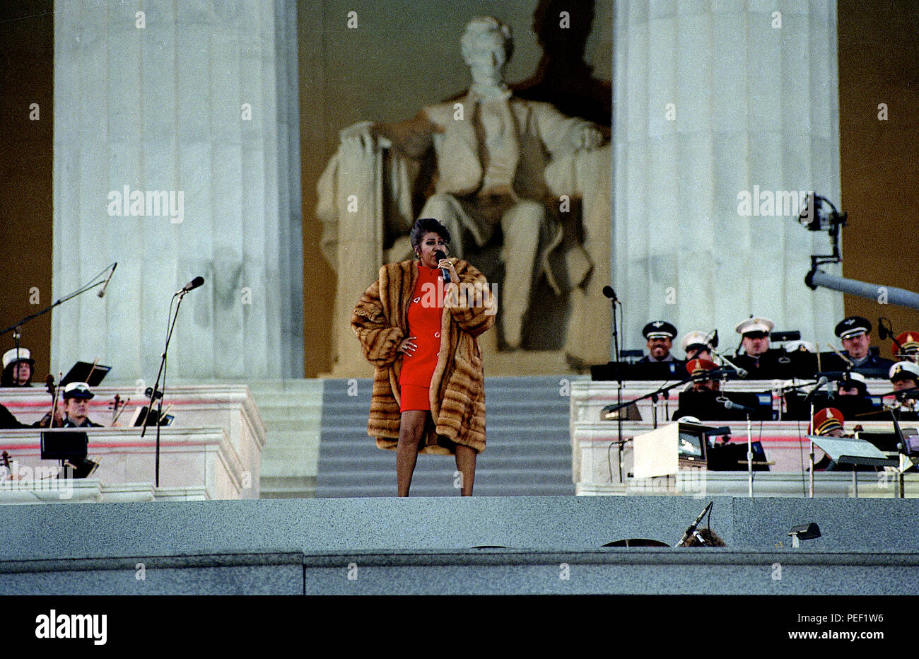 Washington, DC. 1-17 -1993 Aretha Franklin preforme presso il Lincoln Memorial per il presidente Clinton galà inaugurale. Credito: Mark Reinstein /MediaPunch Foto Stock