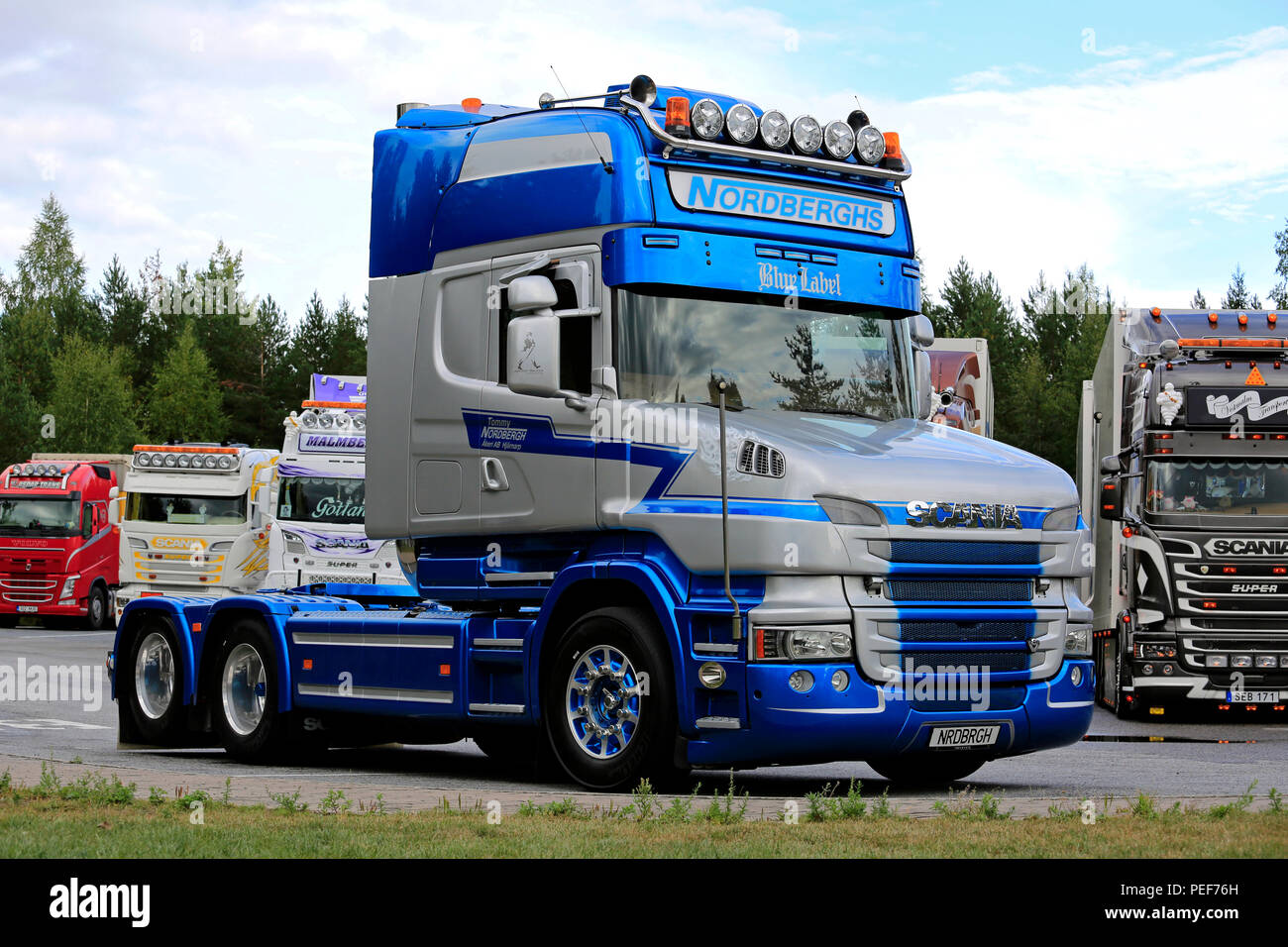 LEMPAALA, Finlandia - 12 agosto 2018: Blu e argento Scania T cabina di Tommy Nordberghs Akeri parcheggiato su arresto carrello di ritorno dal carrello di alimentazione mostra 2018. Foto Stock