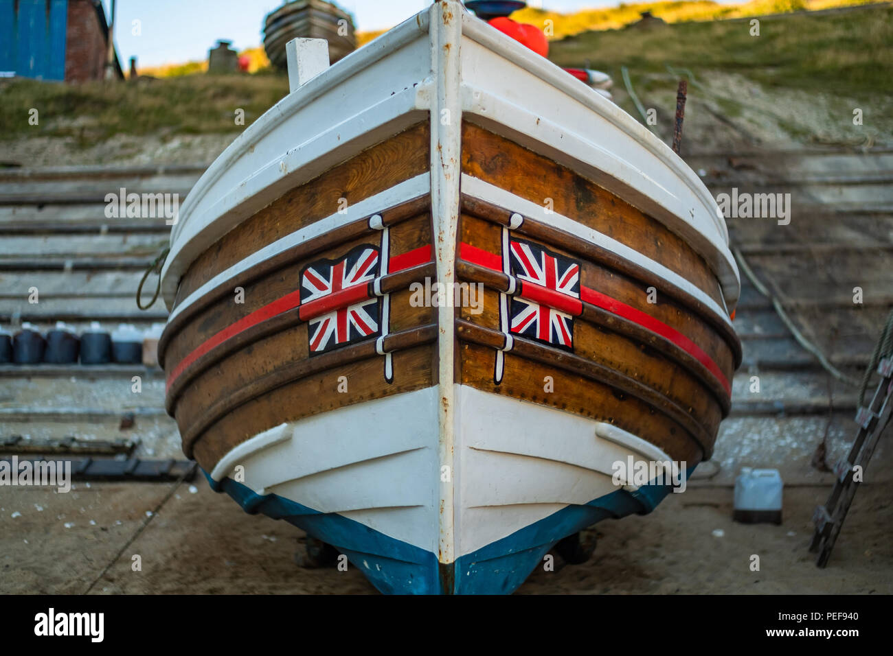 Ci sono così tante fantastiche vedute sulla grande costa dello Yorkshire. Questo è Flamborough, casa dei sorprendenti scogliere, faro e fantastica fauna selvatica Foto Stock