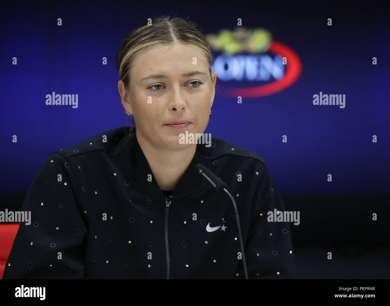 Cinque volte il Grand Slam Champion Maria Sharapova della Russia durante la conferenza stampa dopo la sua US Open 2017 terzo round match Foto Stock