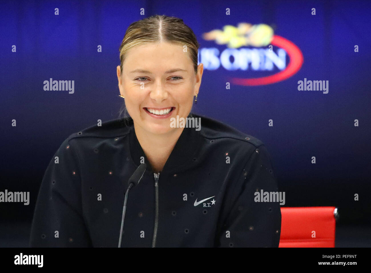 Cinque volte il Grand Slam Champion Maria Sharapova della Russia durante la conferenza stampa dopo la sua US Open 2017 terzo round match Foto Stock