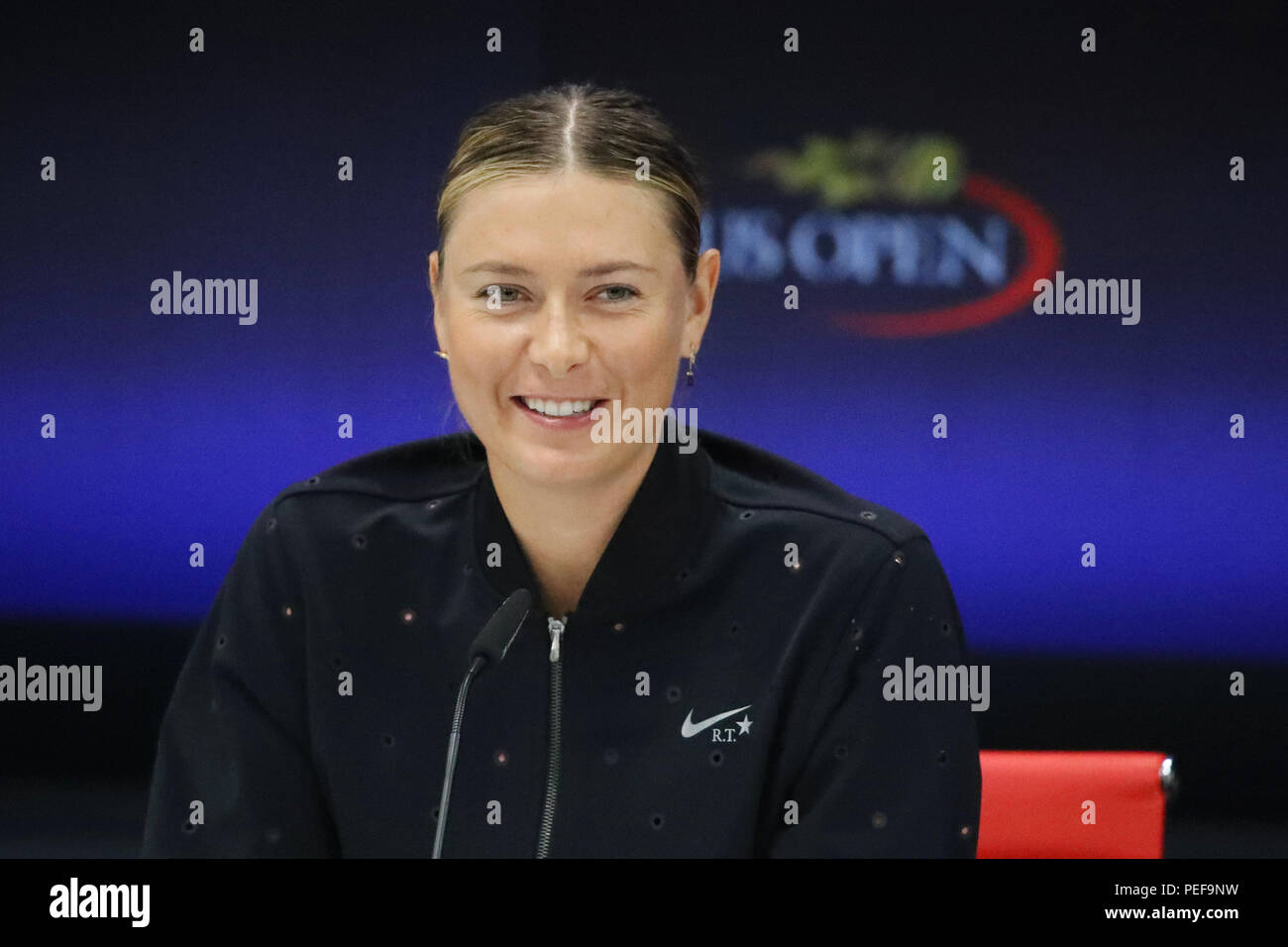 Cinque volte il Grand Slam Champion Maria Sharapova della Russia durante la conferenza stampa dopo la sua US Open 2017 terzo round match Foto Stock