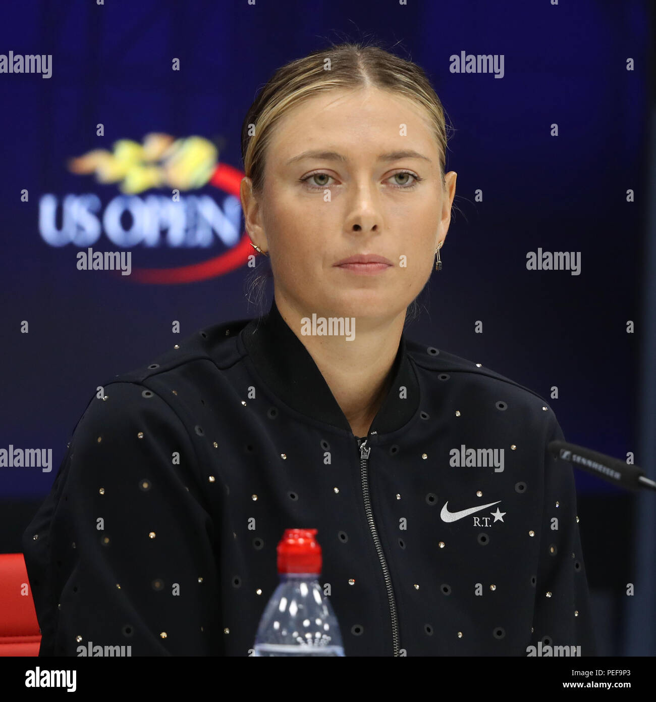 Cinque volte il Grand Slam Champion Maria Sharapova della Russia durante la conferenza stampa dopo la sua US Open 2017 terzo round match Foto Stock