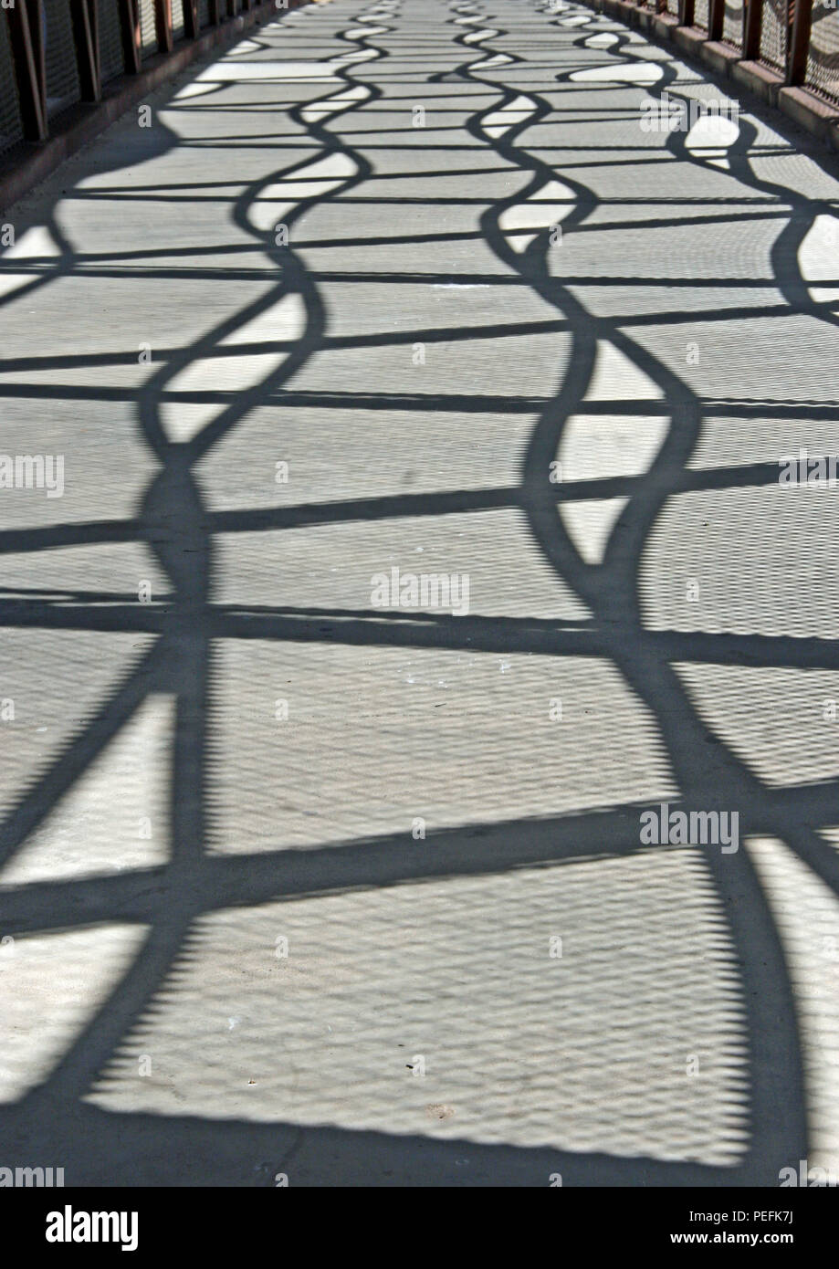 Linee di ombre volute Foto Stock
