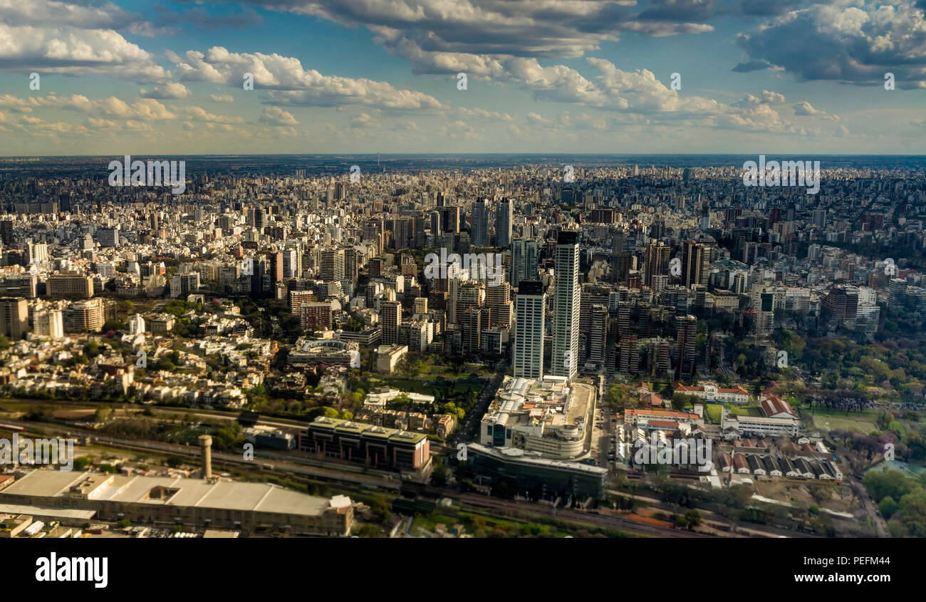 Foto scattata in Argentina Buenos Aires, Agosto 2017: Skyline Antenna Panorama Buenos Aires Argentina Foto Stock