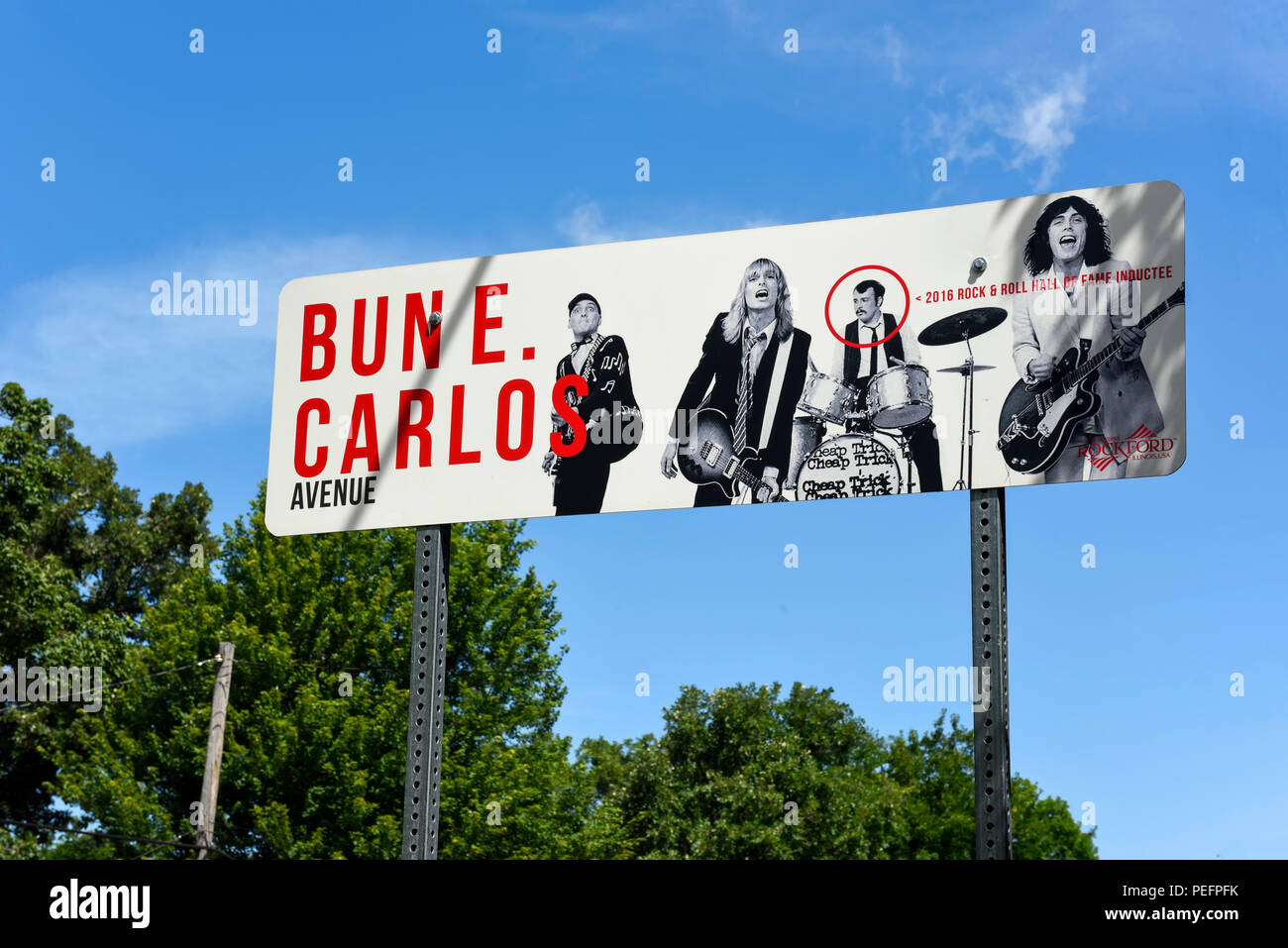 Il Bun e Carlos della banda Cheap Trick in segno Rockford, Illinois Foto Stock