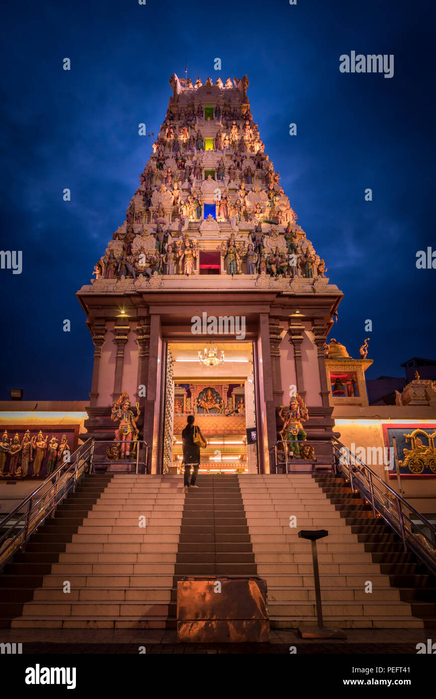 Il Arulmigu Rajamariamman tempio a Johor Bahru, Malaysia. L'immagine è stata scattata al crepuscolo. Foto Stock