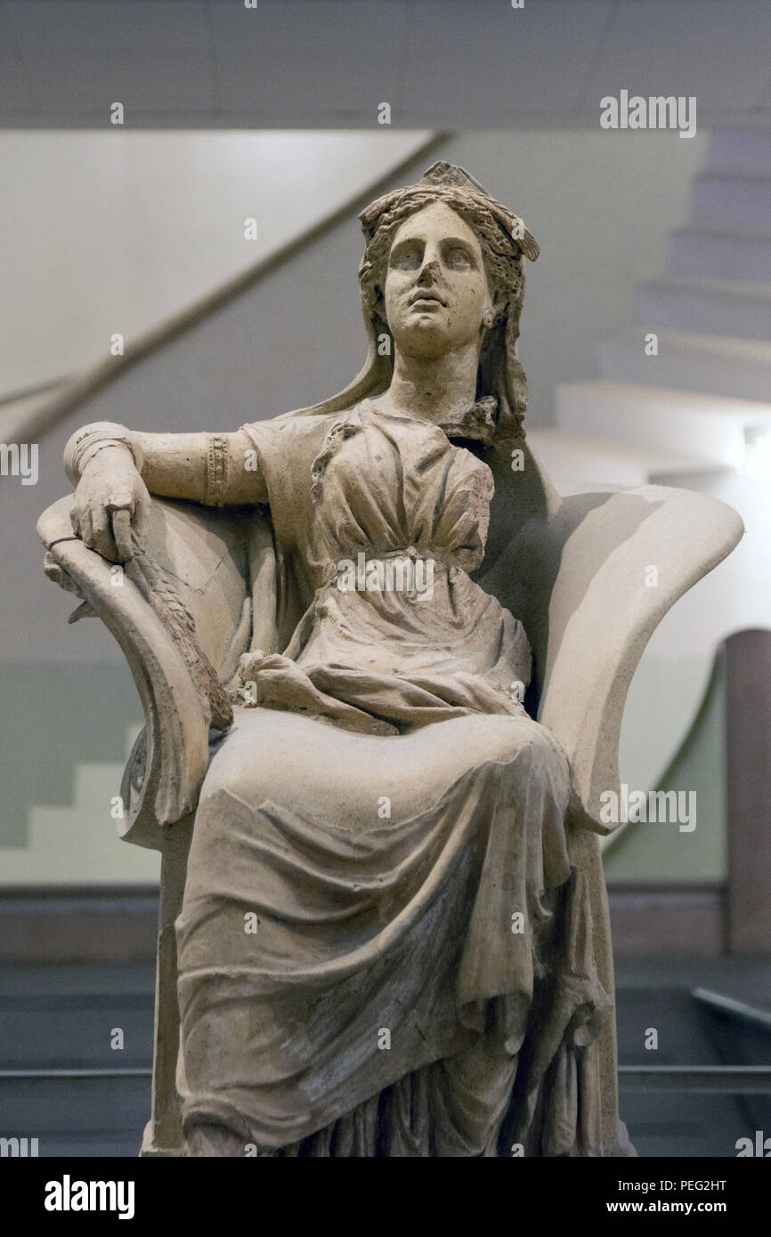 Antica statua di donna Romana nelle terme di Diocleziano (Thermae  Diocletiani) in Roma. Italia Foto stock - Alamy
