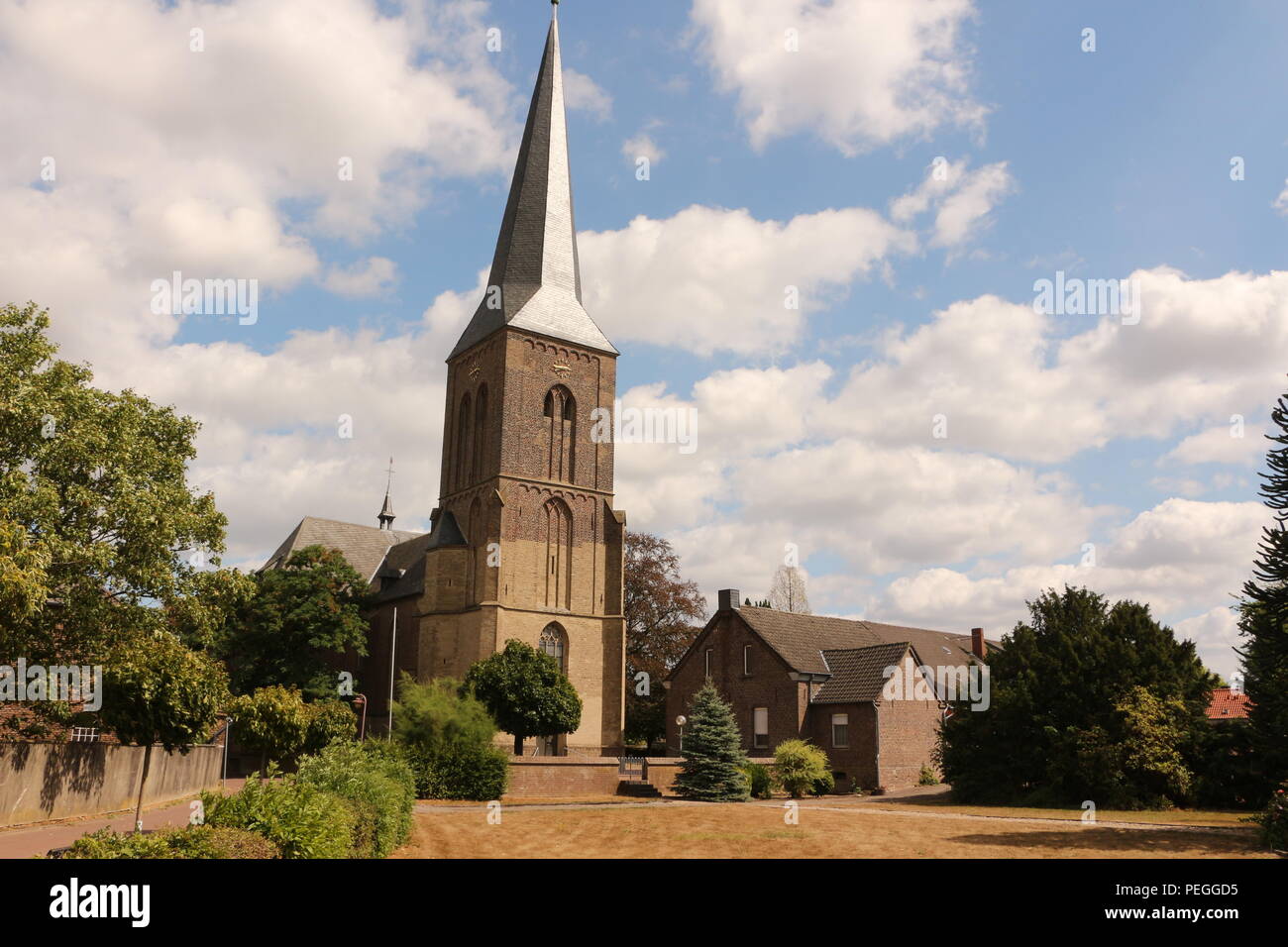 Die Katholische Kirche in Vynen an der Xantener Nordsee Foto Stock