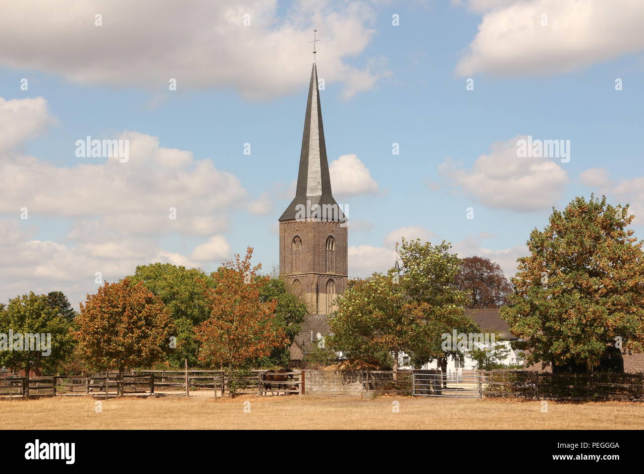 Die Katholische Kirche in Vynen an der Xantener Nordsee Foto Stock