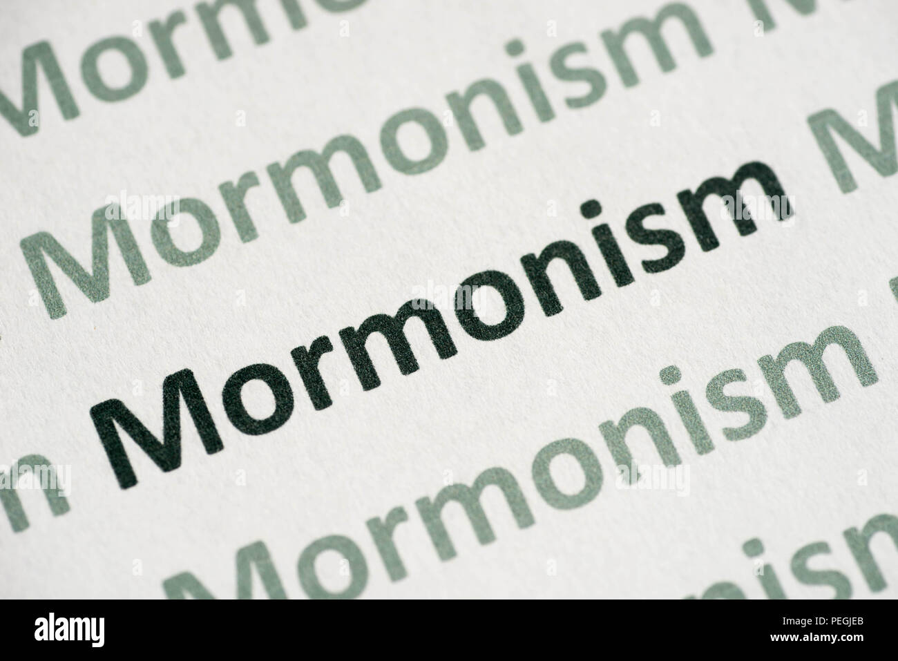 Parola Mormonism stampato su carta bianca macro Foto Stock