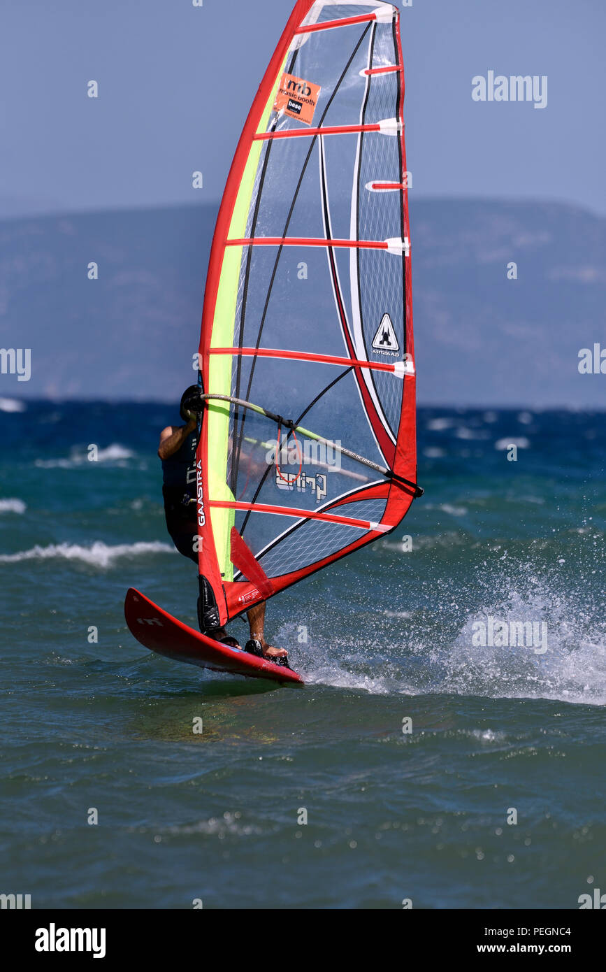 Windsurf in una giornata di vento Foto Stock